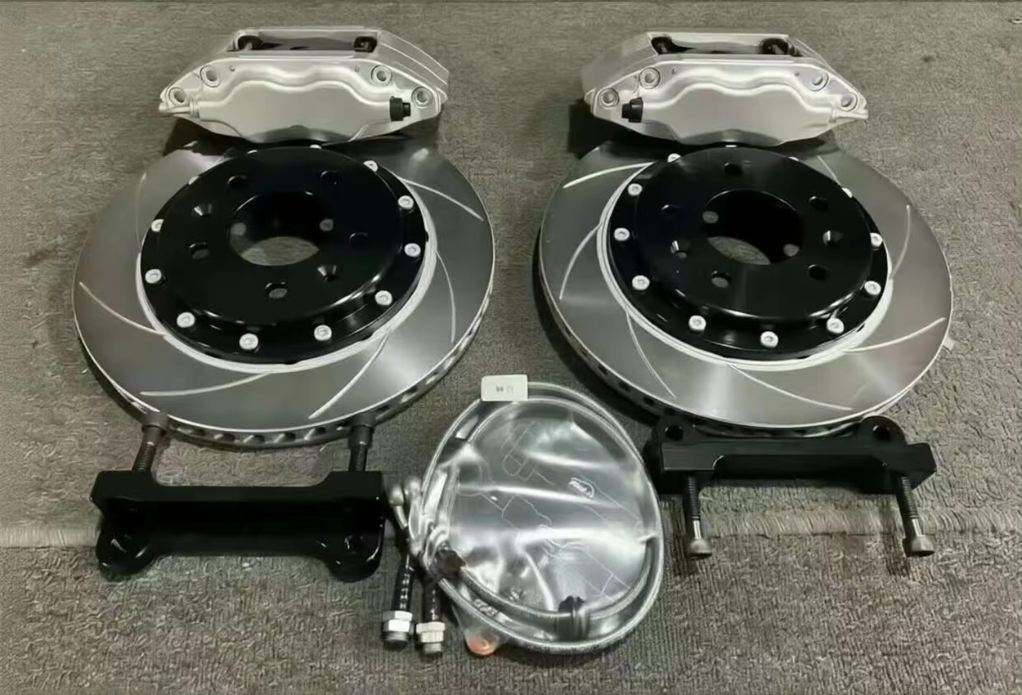 Nuovi Kit Pinze Freno Racing i - Forged Front Brake Caliper 4 Piston recensione e prezzo