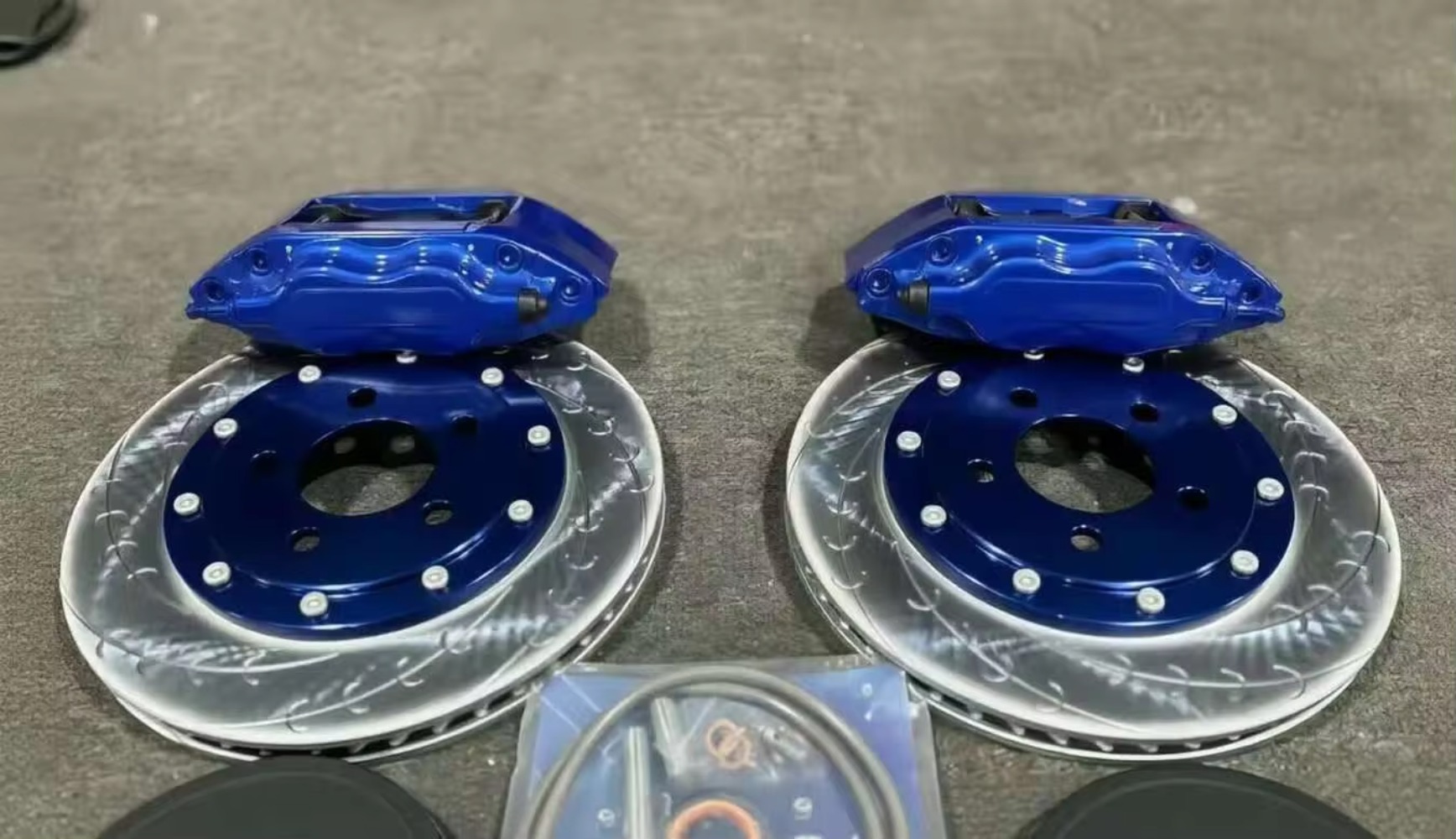 Nuovi Kit Pinze Freno Racing i - Forged Front Brake Caliper 4 Piston recensione e prezzo